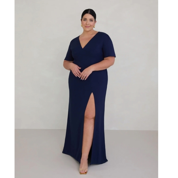 Elegant Black Evening Gown - Picture 5 of 13